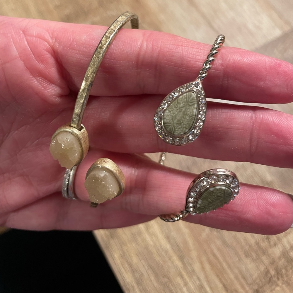 Adjustable bracelets - Picture 3 of 7